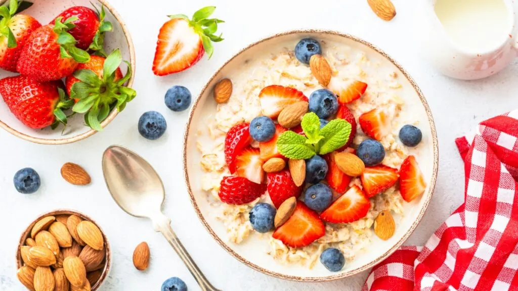 Bowl de avena y frutos rojos